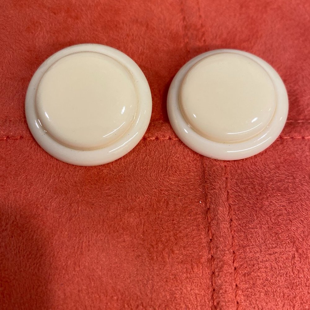 VINTAGE CLIP ON EARRINGS